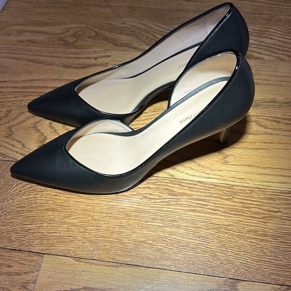 NWOT. Woman’s Stuart Weitzman black Heels in black leather. Size 9. - Picture 3 of 5